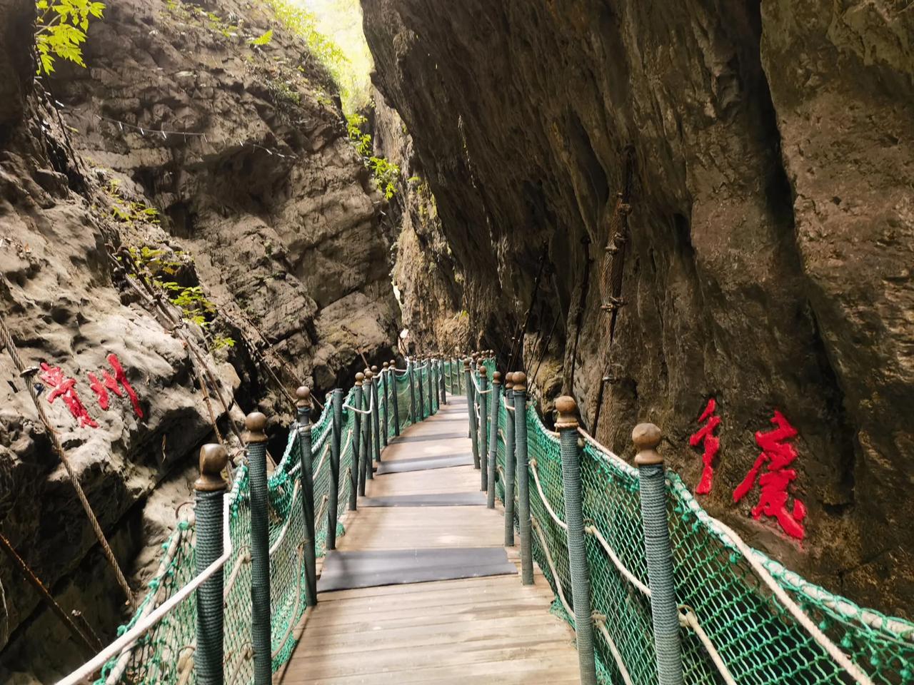 这个时候去黑山谷旅游的绝对是真爱！
错开旅游旺季的人潮，整个景区都是属于你的，可