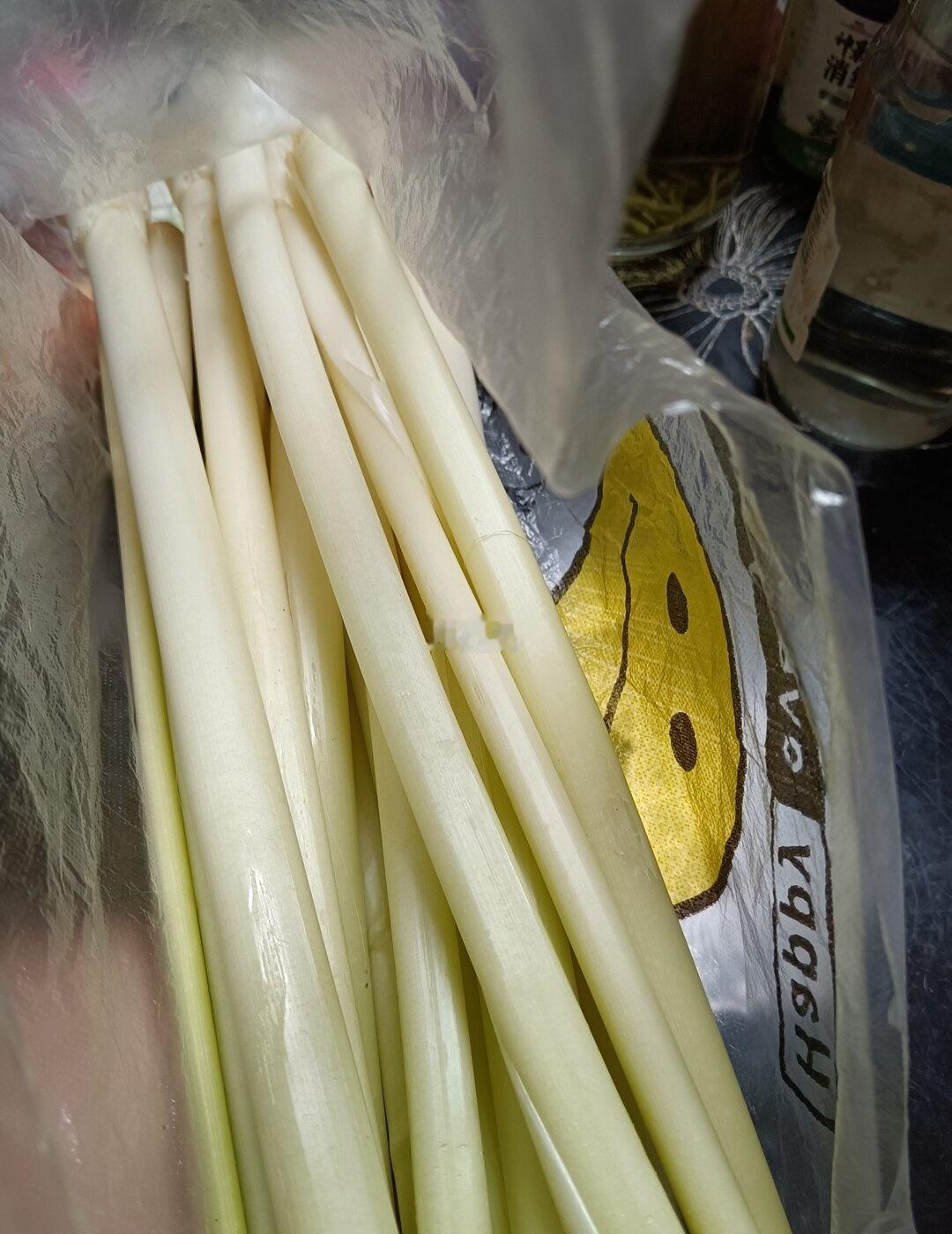 把春天装进厨房，这独有的边角料刺激味蕾。
因风吹火，用力不多。
不因渔父引，怎得