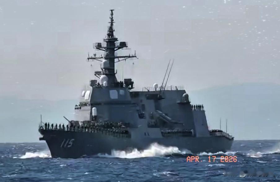 胆子太肥。
就在今天，当地时间4月17号，一艘日本军舰偷偷摸摸的进入了我们台海海