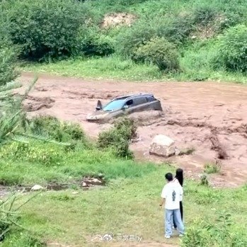 露营遇山洪7人放弃财产全获救生命最宝贵 西安·华严寺