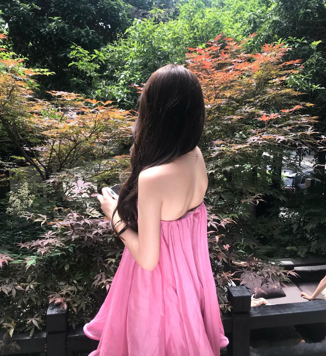 洋洋高云“……梦如霓虹”◎洞庭的水哗哗……流淌◎午夜的月绢绢……如花◎夭夭的妞飘