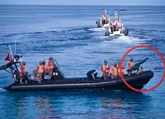 中国海警在仁爱礁演练，快艇疑似加装机枪
 
我国对仁爱礁局势的管控措施，可能会出