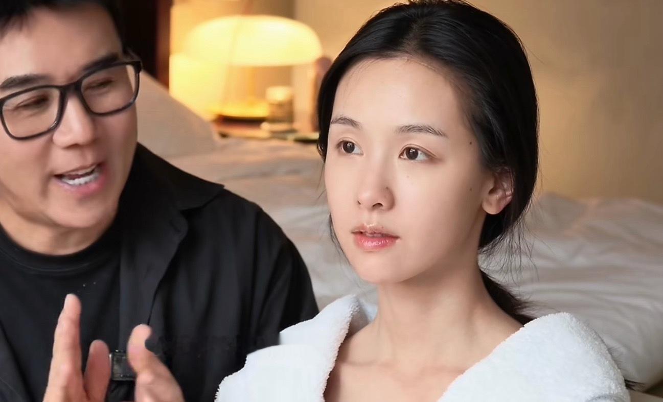 谁来懂一下陈都灵的素颜…化妆就是美女的填色游戏，完全bjd娃娃…[捂嘴哭] ​​