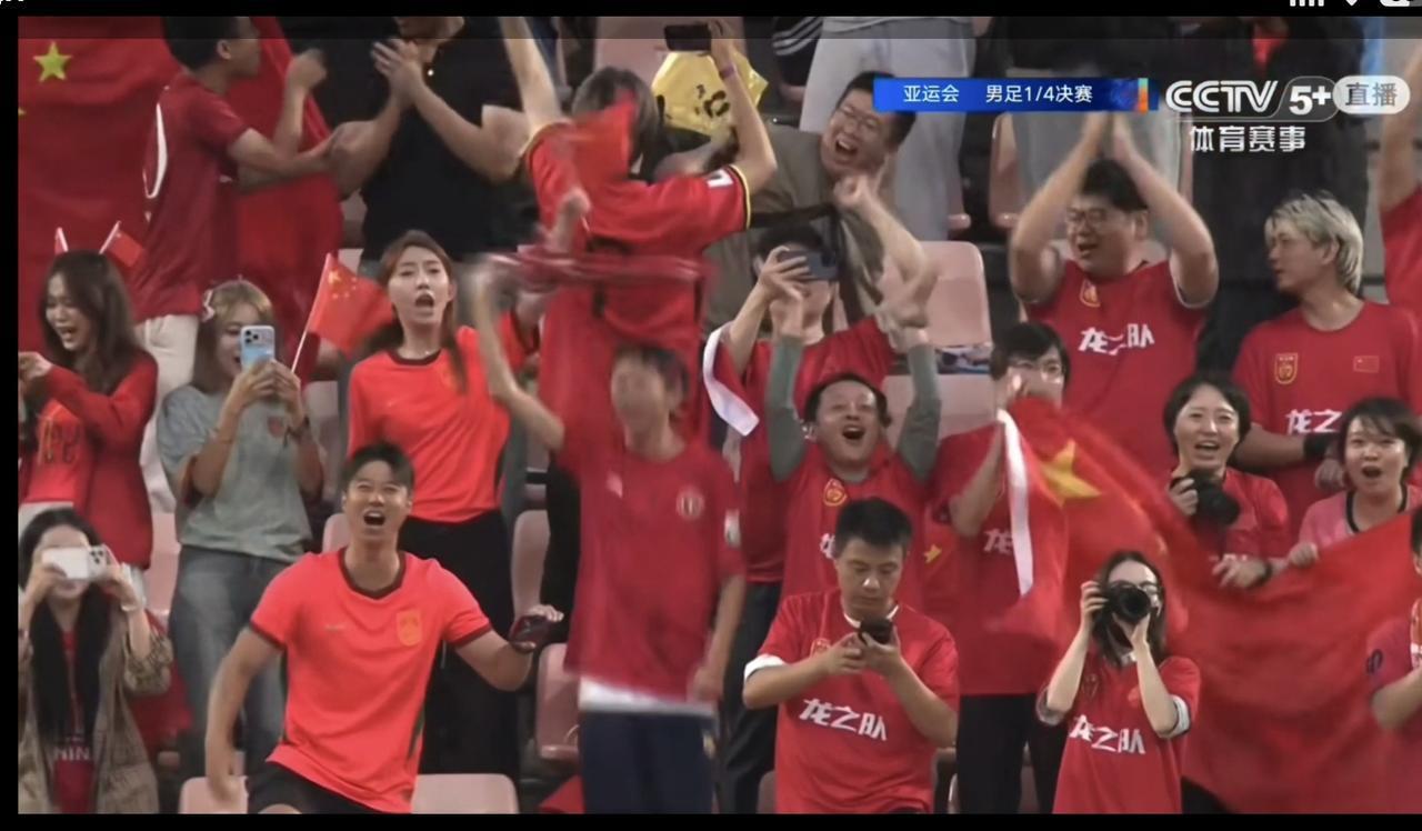 今天中国足球是快乐的！
3比0拿下泰国！中国U23男足时隔28年重返亚运会男足四