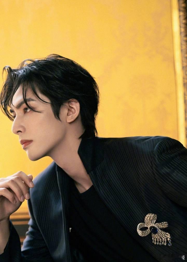 宋威龙春晚带妆联排龙龙啊你可算是出现了