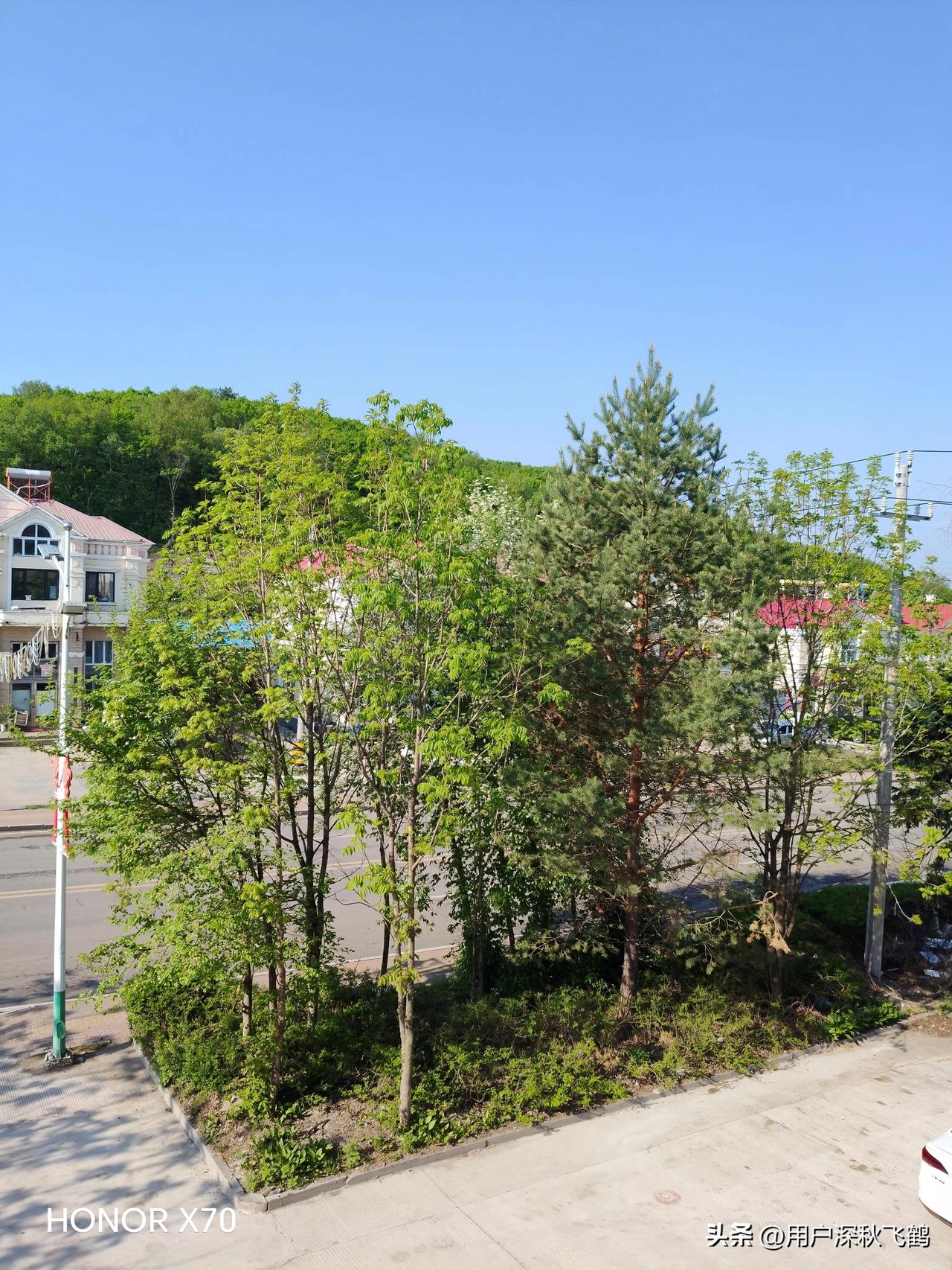 摩托车加油也有压力了
今早骑摩托车，发现油表已指向副油箱线。我5月18号加了15