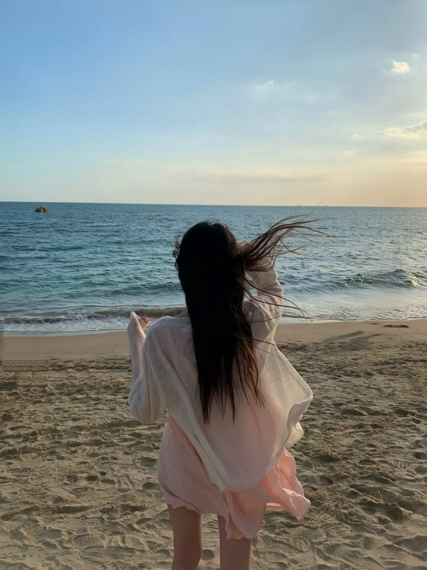 海边的日落浪漫又自由。