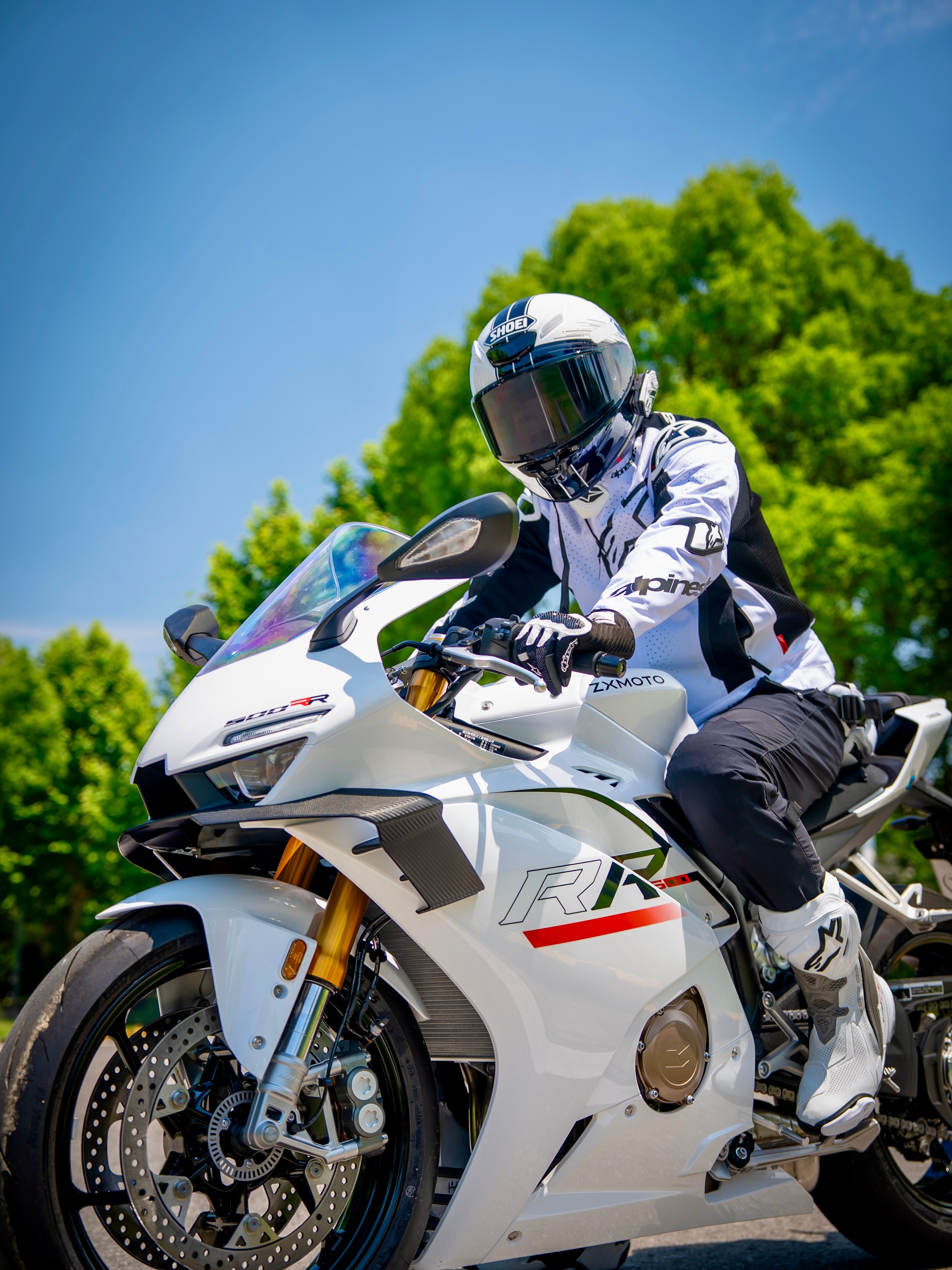 🏍️周末了，等下班后，🉑昂昂昂下次得拉到海边骑车…想去海边了张雪机车