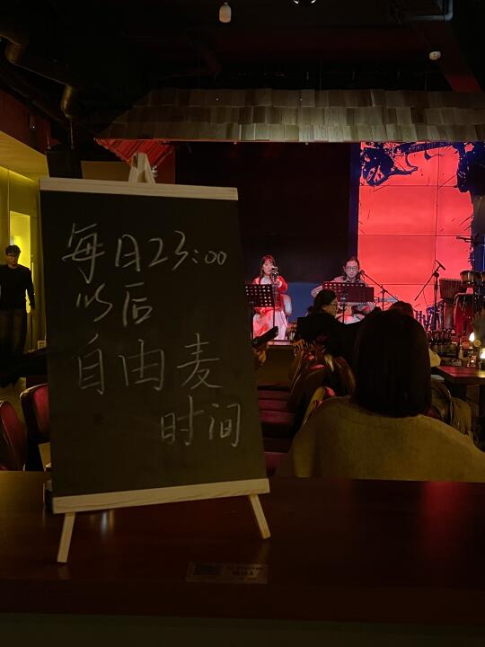 谁说青岛没有夜生活？？？