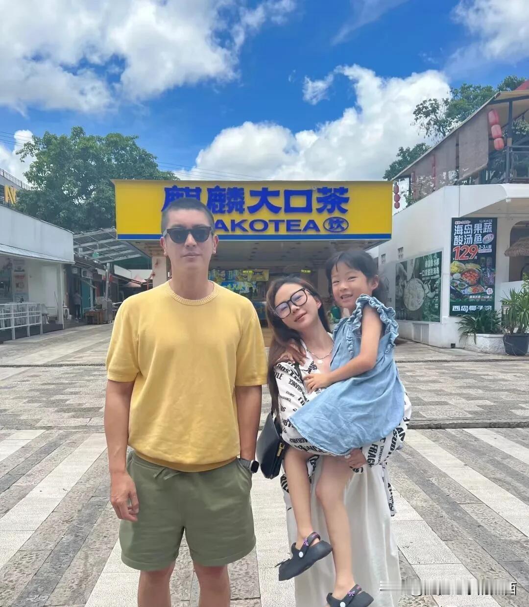 很多年在早些年的时候就喜欢看她拍的戏，她演绎了很多不同风格的戏，作品多，戏路宽，