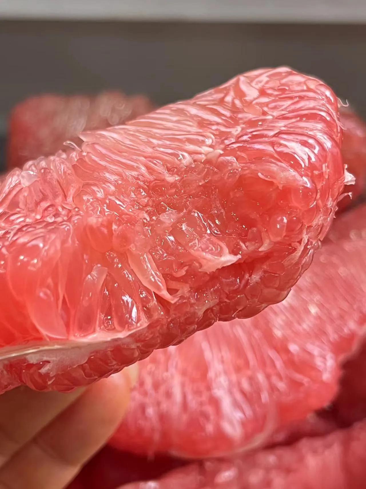 天府星是一颗端庄稳重仁厚的星，天府在命，七杀就在迁，表示内性内心急躁，天相在官，