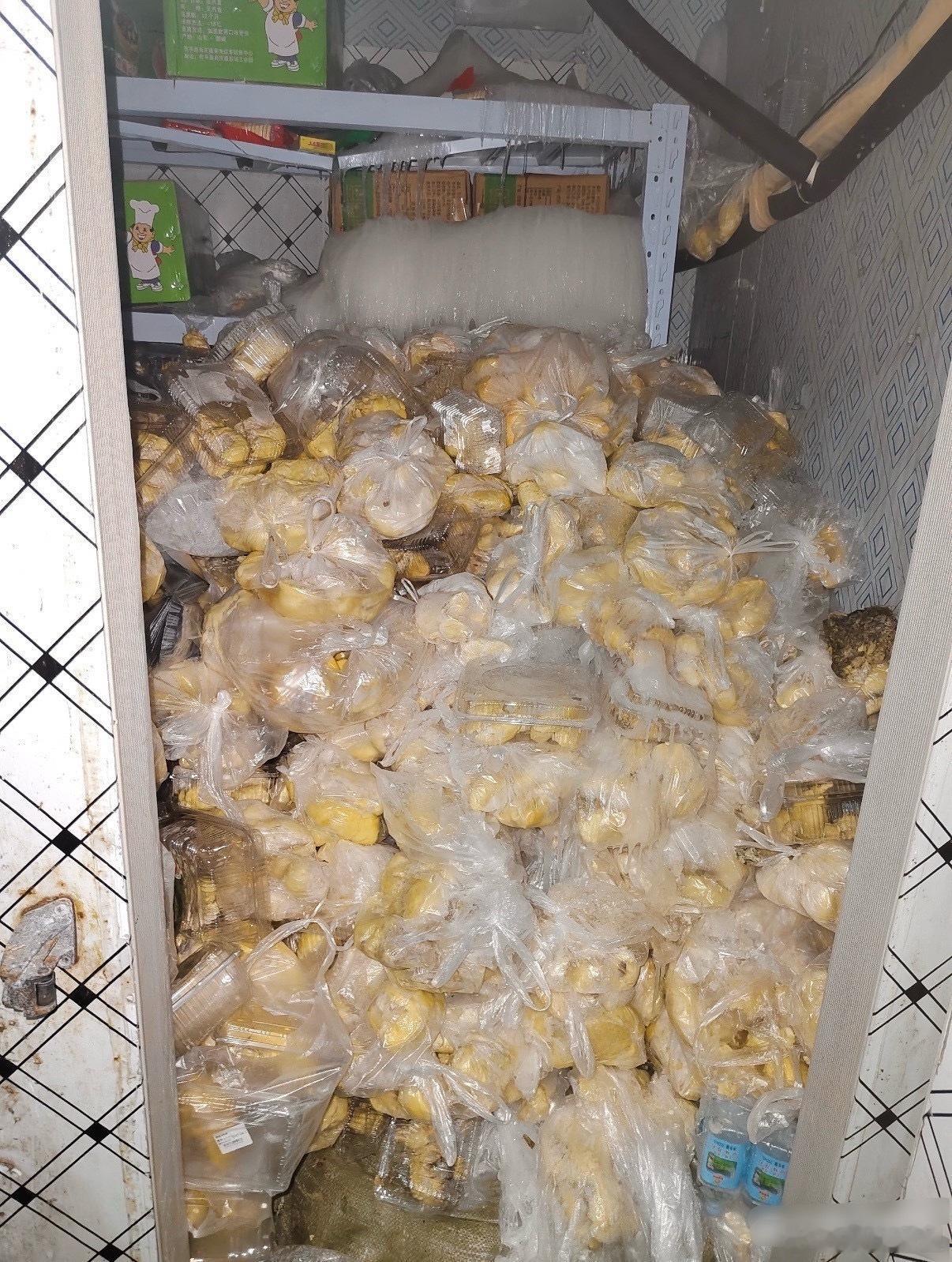 看到这一幕，再也不吃榴莲了 