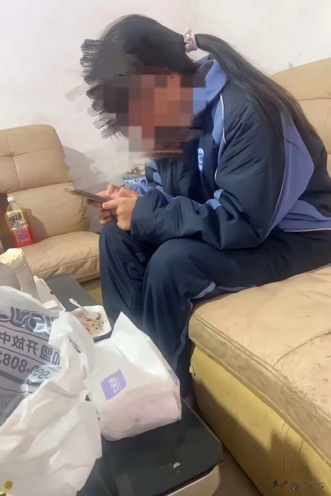 破防了！湖南，一女子不幸得宫颈癌去世，临终前，她将唯一的女儿托付给了闺蜜，还说闺