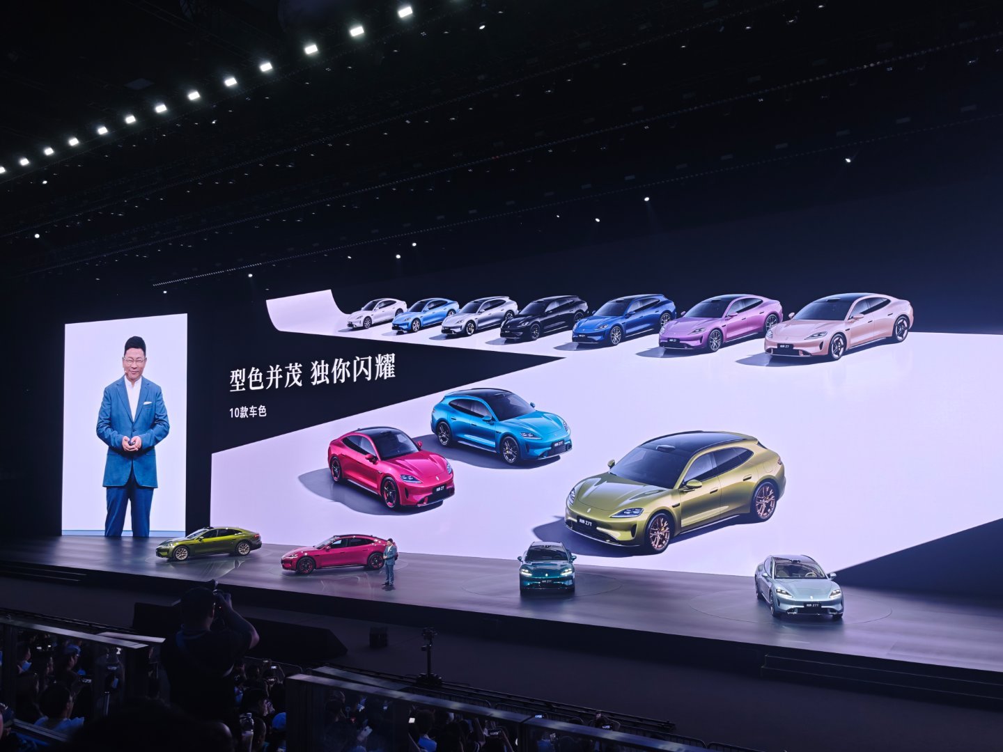 给大家圈重点了：10款外观颜色8款轮毂颜色3款卡钳颜色5款内饰颜色你心动哪个？鸿