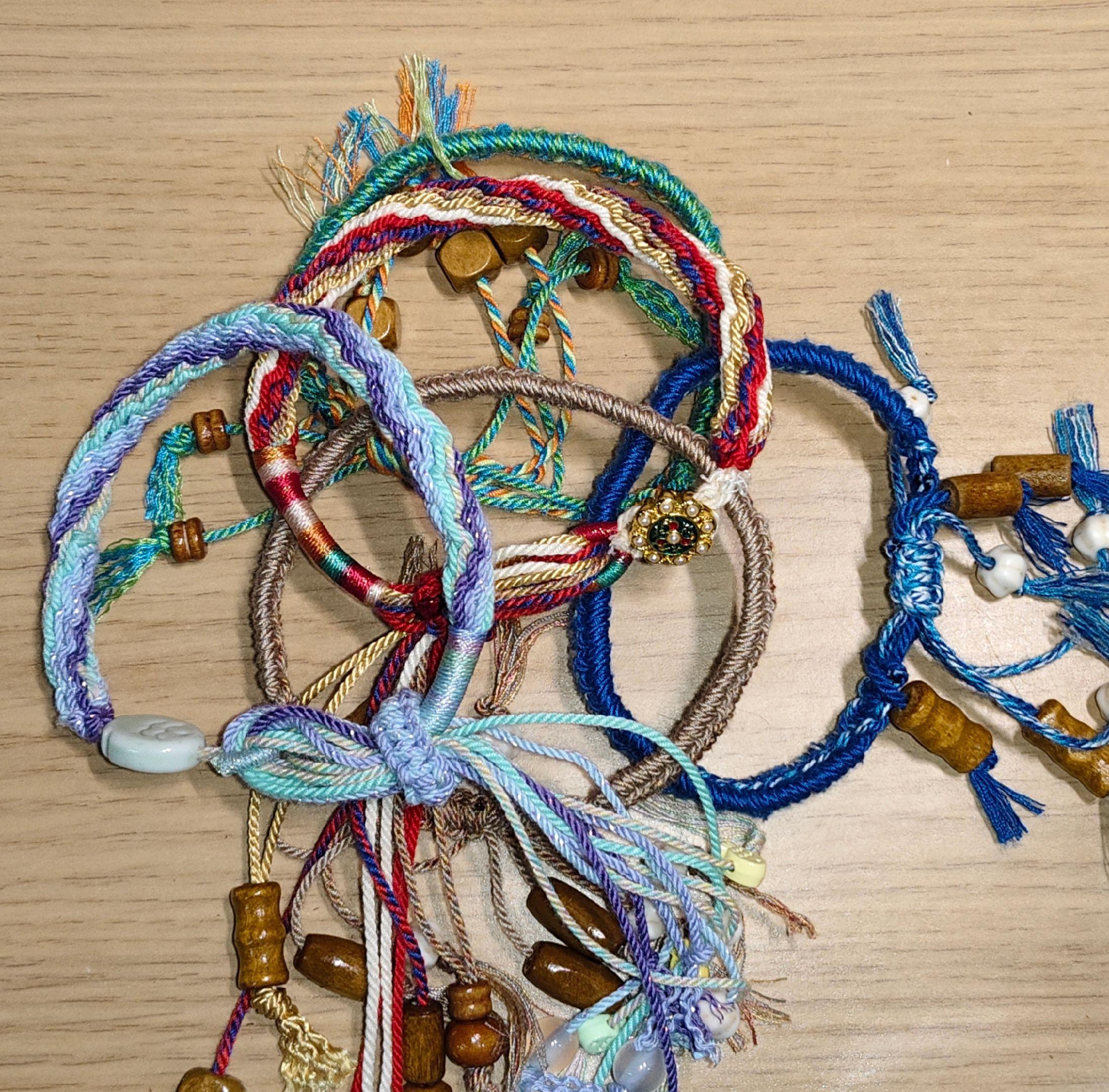 编起绳来饭也不吃，觉也不睡，画也不画了