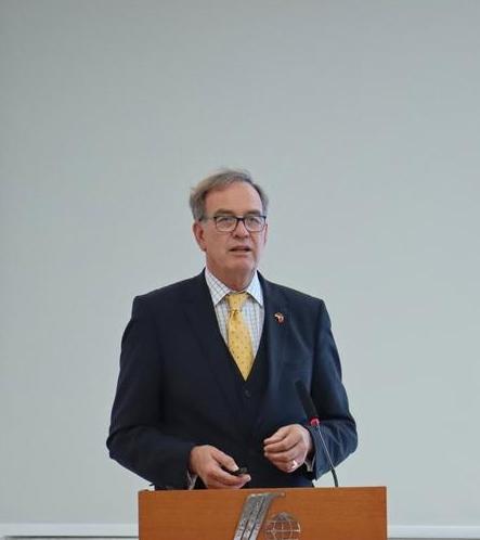 德国：中美打不起来了，因为打了也白打！日前德国教授坦率指出：美国不是害怕中国，也