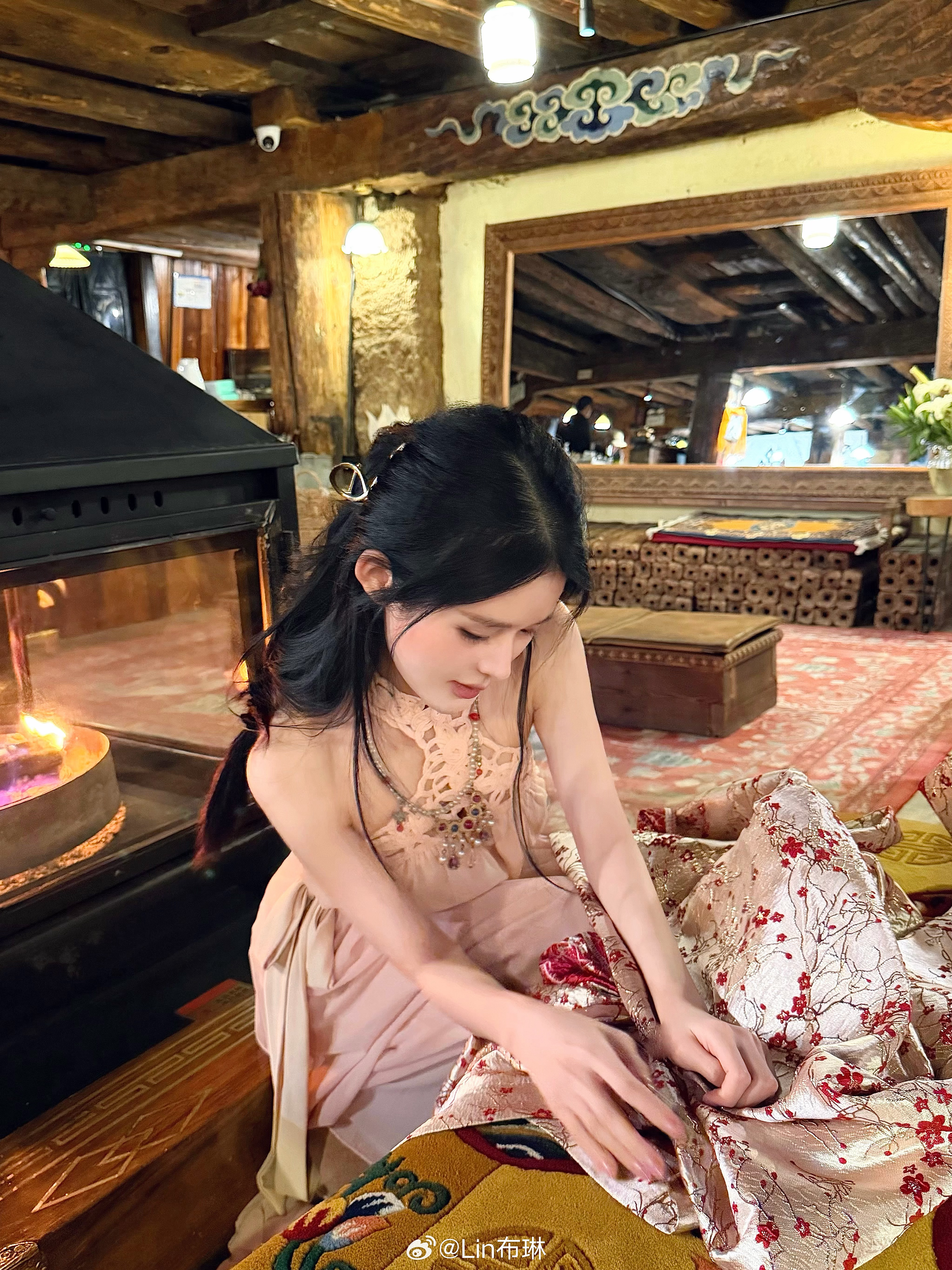 云过来了，云过来了，啊…三个小时的盘山公路已累晕，好久没有拍照，记录最爱的自己，