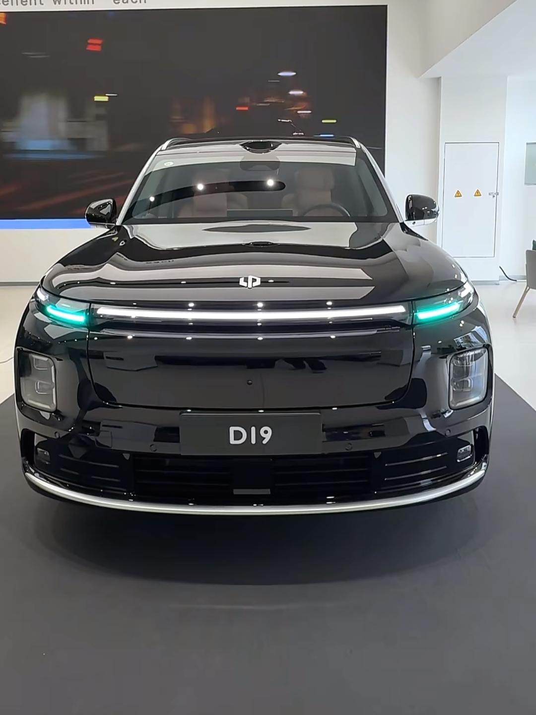 零跑D19从发布消息我就一直关注，外观造型我非常喜欢，一直等待内饰公布。
坦白说