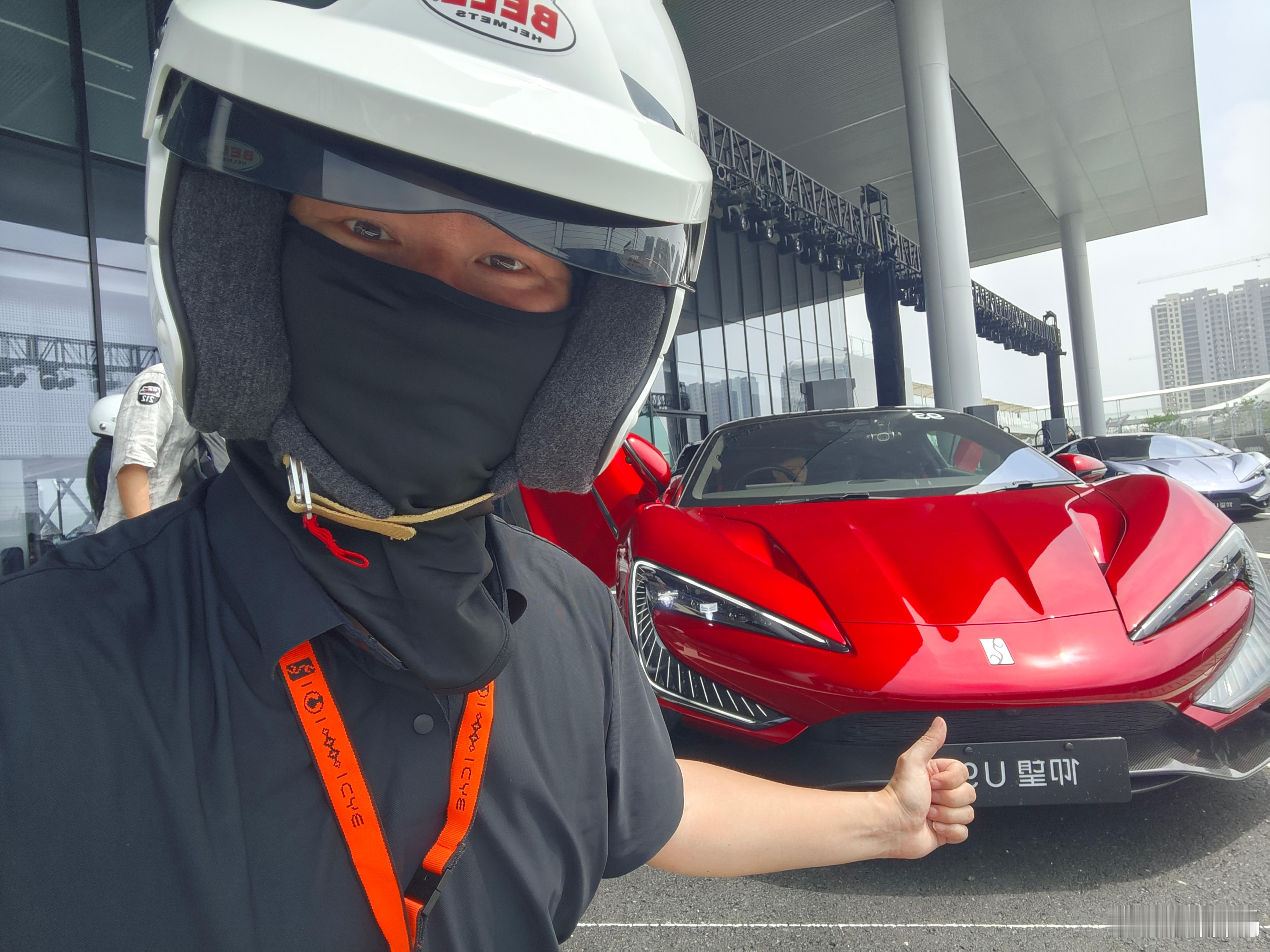 我也是上过赛道的人了。[笑而不语] ​​​