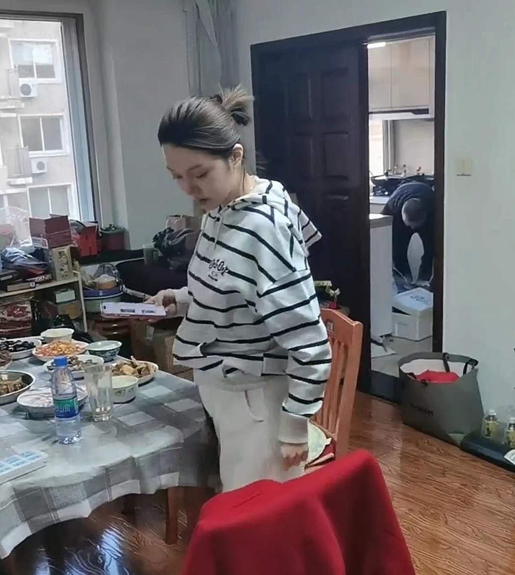 阿扎最少得五个月了吧？看着像个男孩