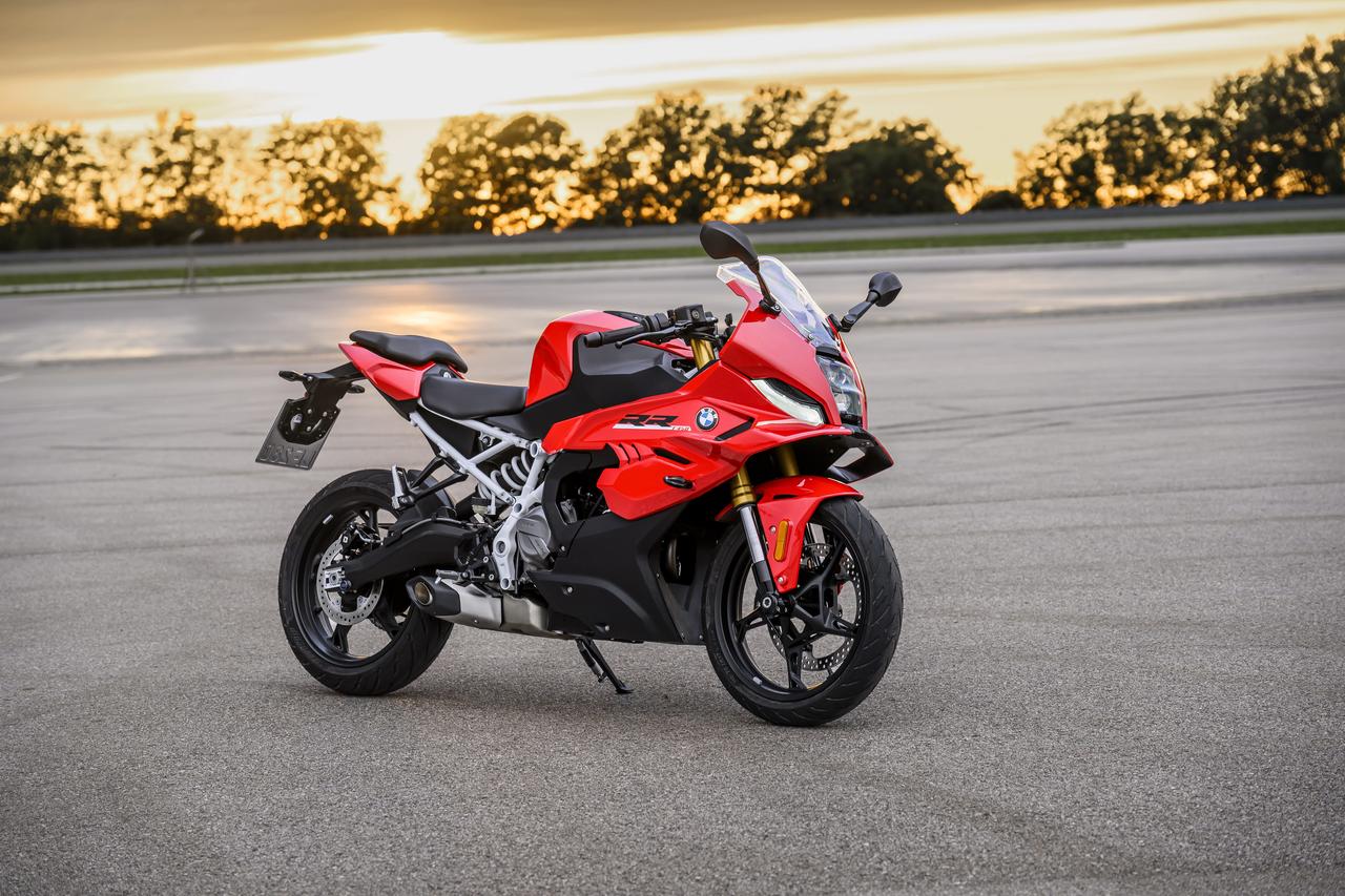 BMW 宝马发布全新跑车 2027 F 450 RR

十月 15 日，BMW 