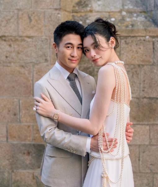 曝奚梦瑶婚礼摄影师140万一天 有网友爆料，奚梦瑶何猷君婚礼摄影师140万一天。