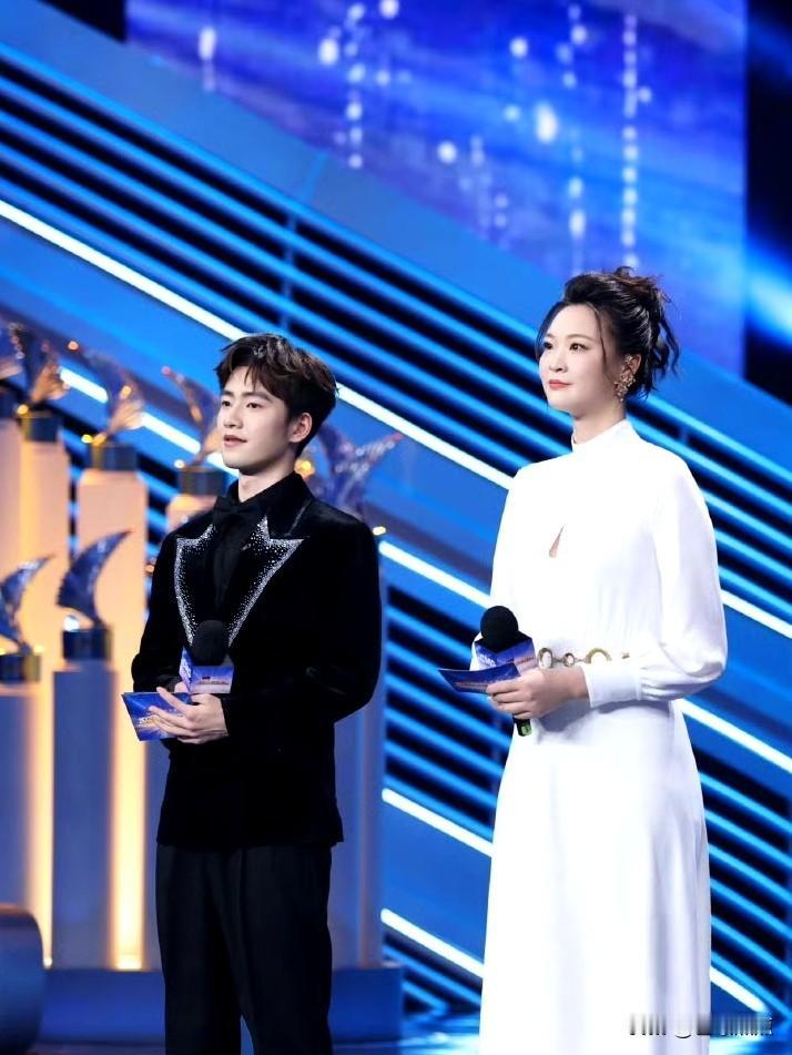 体坛运动员真是多才多艺，王昶、惠若琪跨界当主持，居然不输专业金话筒，看来电视节目