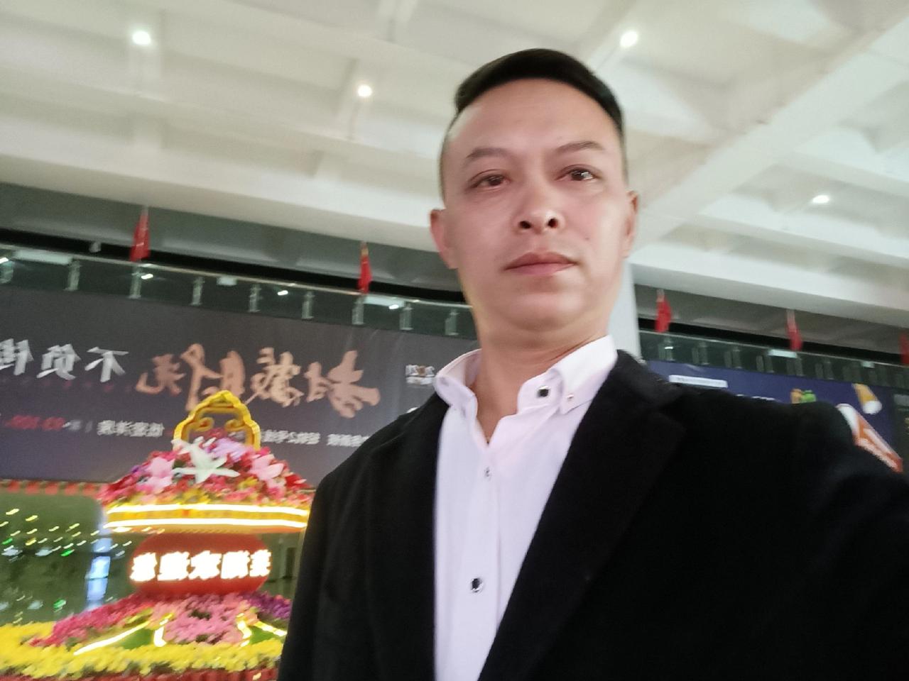 等了几十年了，没有人来联系我，商量接班这个事情呢。