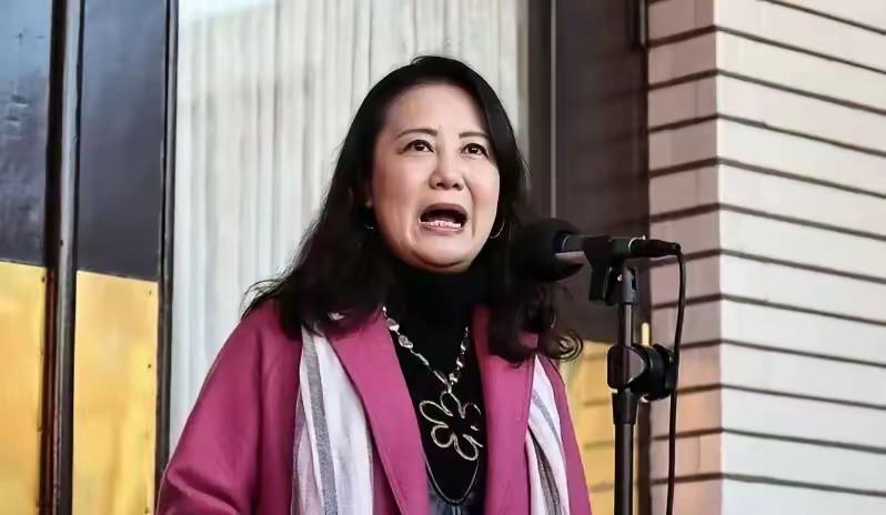 金门参选县长陈玉珍表示，老百姓吃用水都是大陆从晋江输送供水，再把通气，通电，通桥