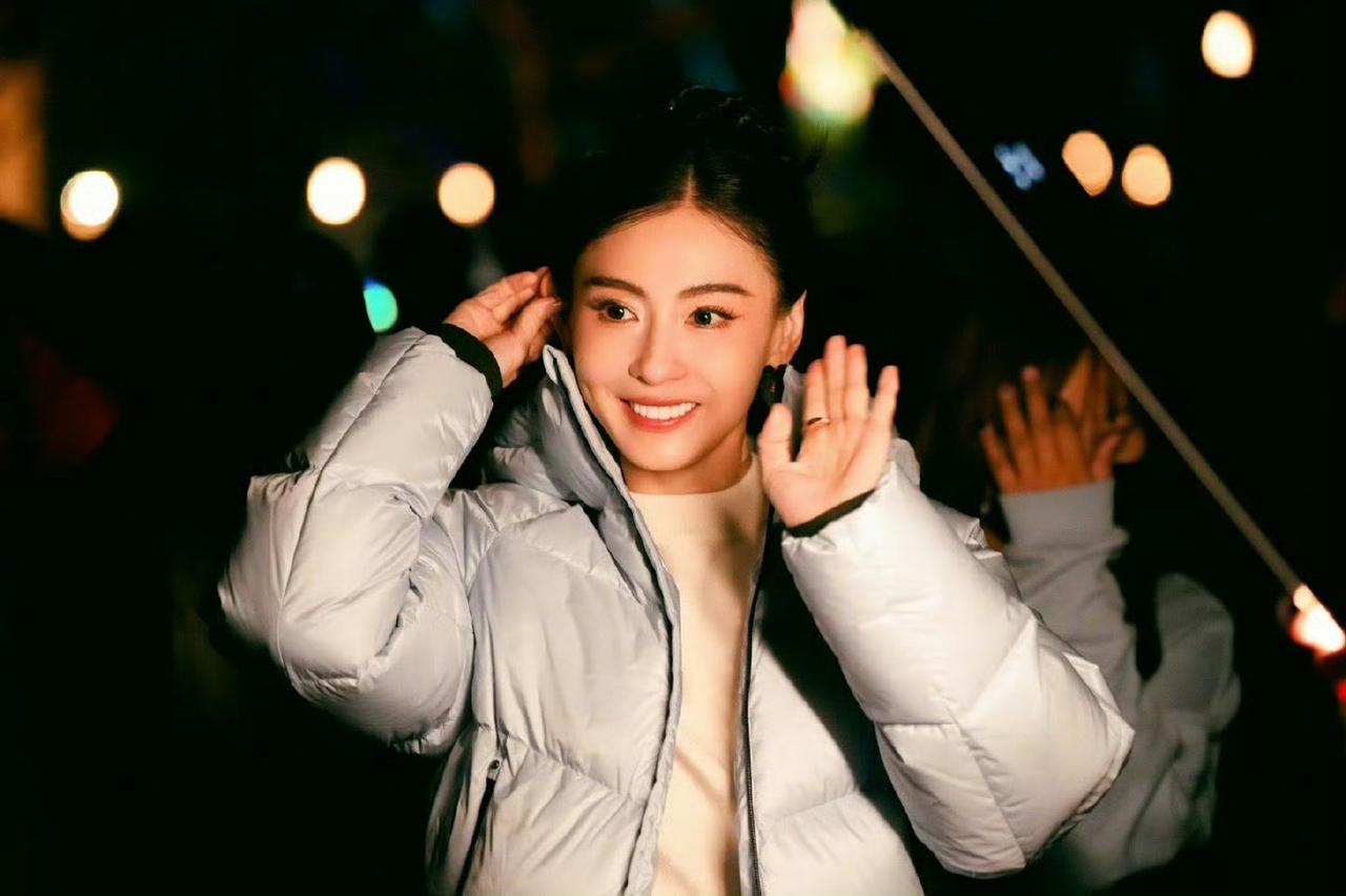 引爆全网！法庭上的崩溃瞬间曝光，镜头下的眼泪到底是真情流露还是另有隐情？网友吵翻