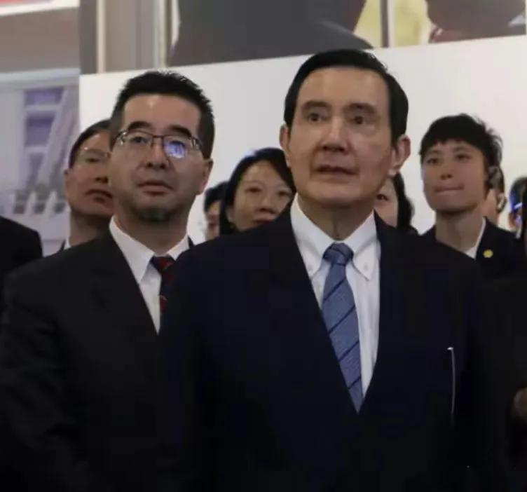 萧旭岑涉财政问题将被马英九送司法调查了。
      萧旭岑涉财政问题也不奇怪，