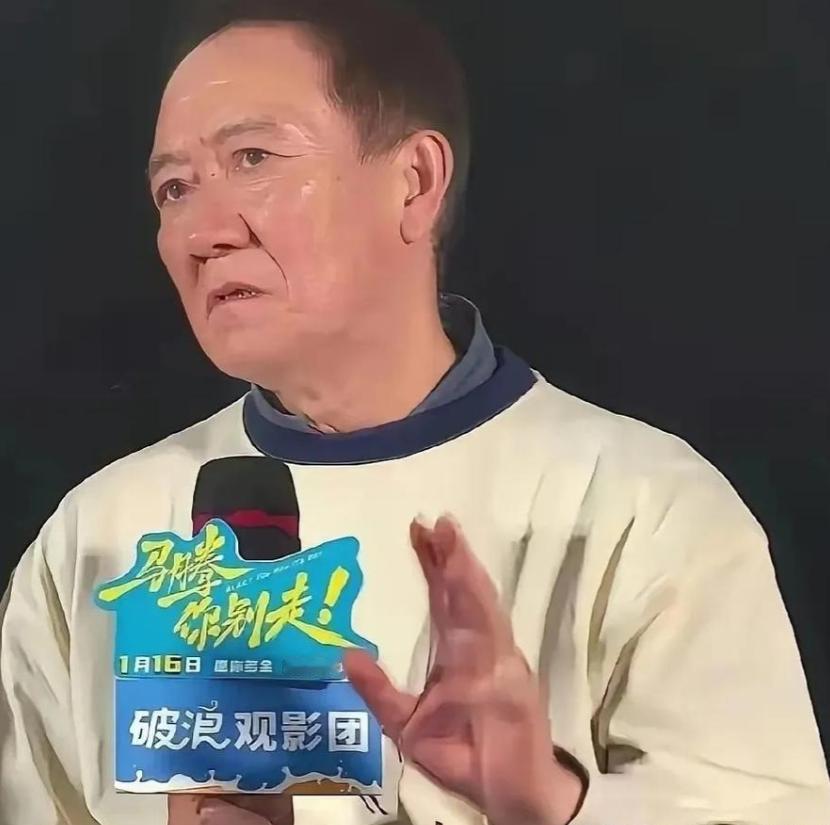 李幼斌说：我的父母现在都还在世，父亲98岁，母亲95岁，他们现在都住在养老院，每