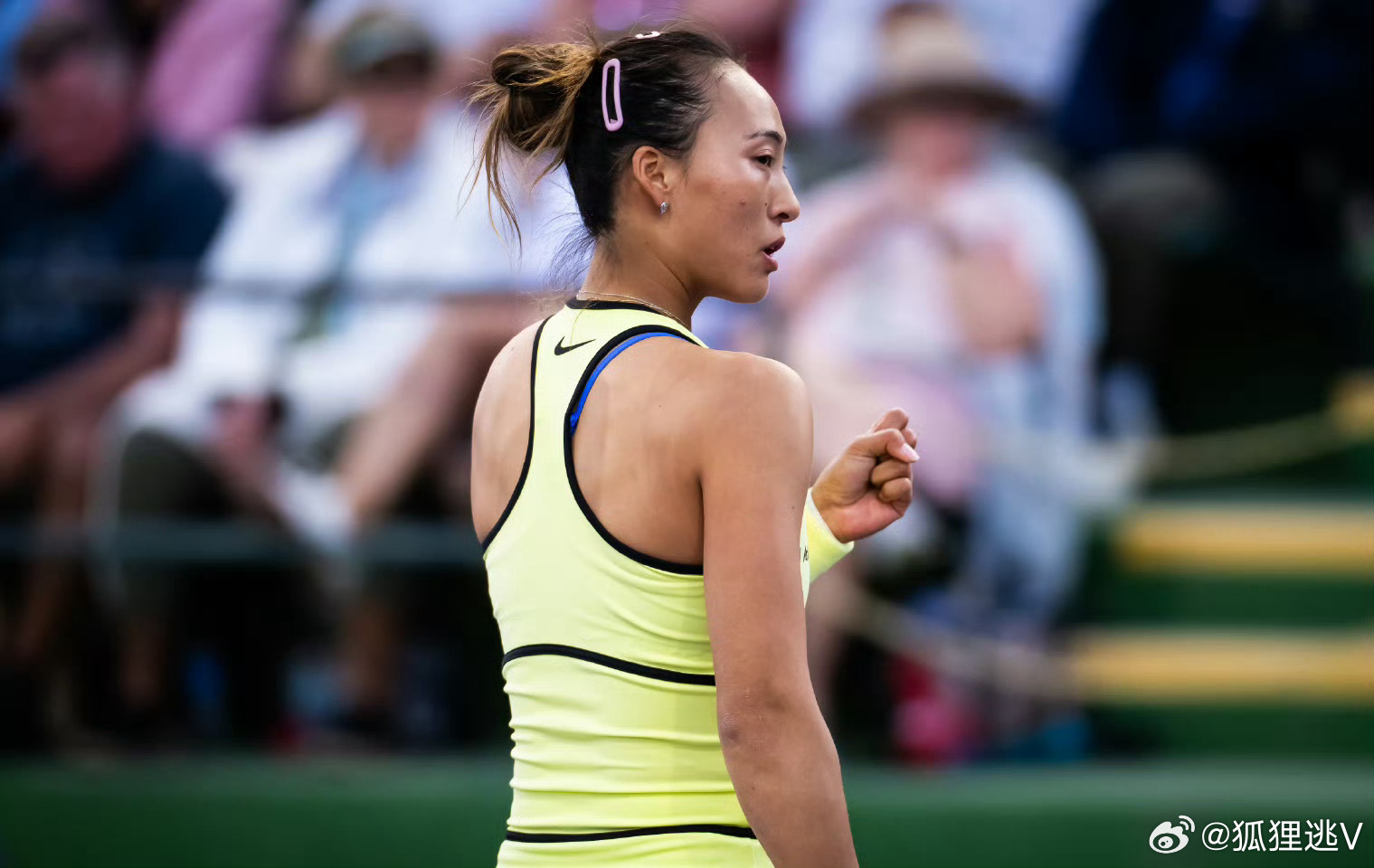 早点吃完了，当然得花钱了，但也的确味美价廉——俩包子一荤一素，一根油条，一碗豆浆