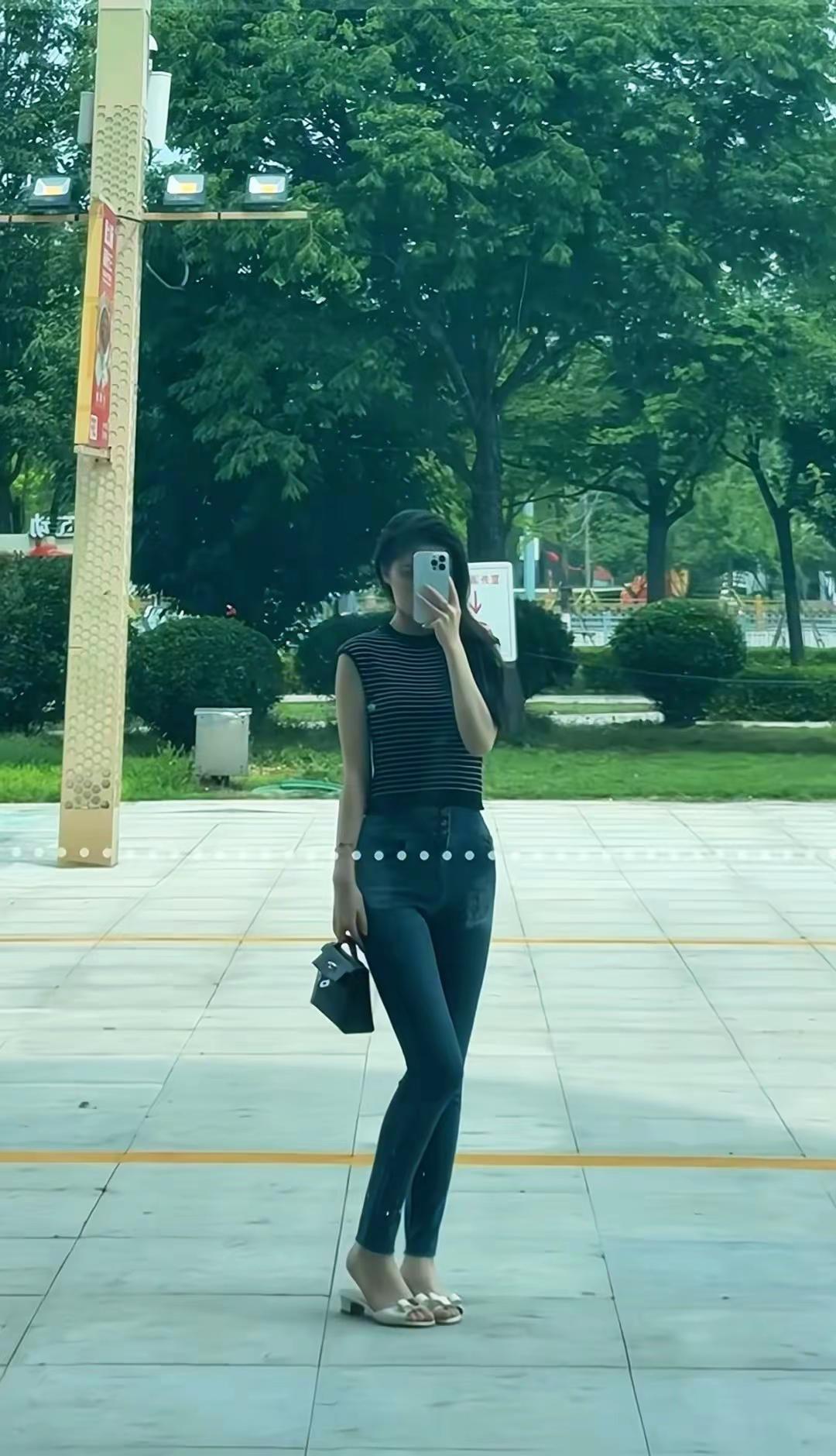 我的目标是，从正面骂我的可以看到我美丽的脸  ，从背后骂我的，可以看到我曼妙的身