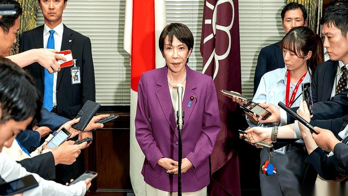 日本，终于有了第一位女首相。
就今天。高市早苗。
一个女人，坐上了那个他们换了无