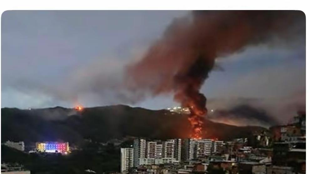 快讯快讯
特朗普总统于周六清晨宣布逮捕委内瑞拉总统尼古拉斯·马杜罗，35年来首次