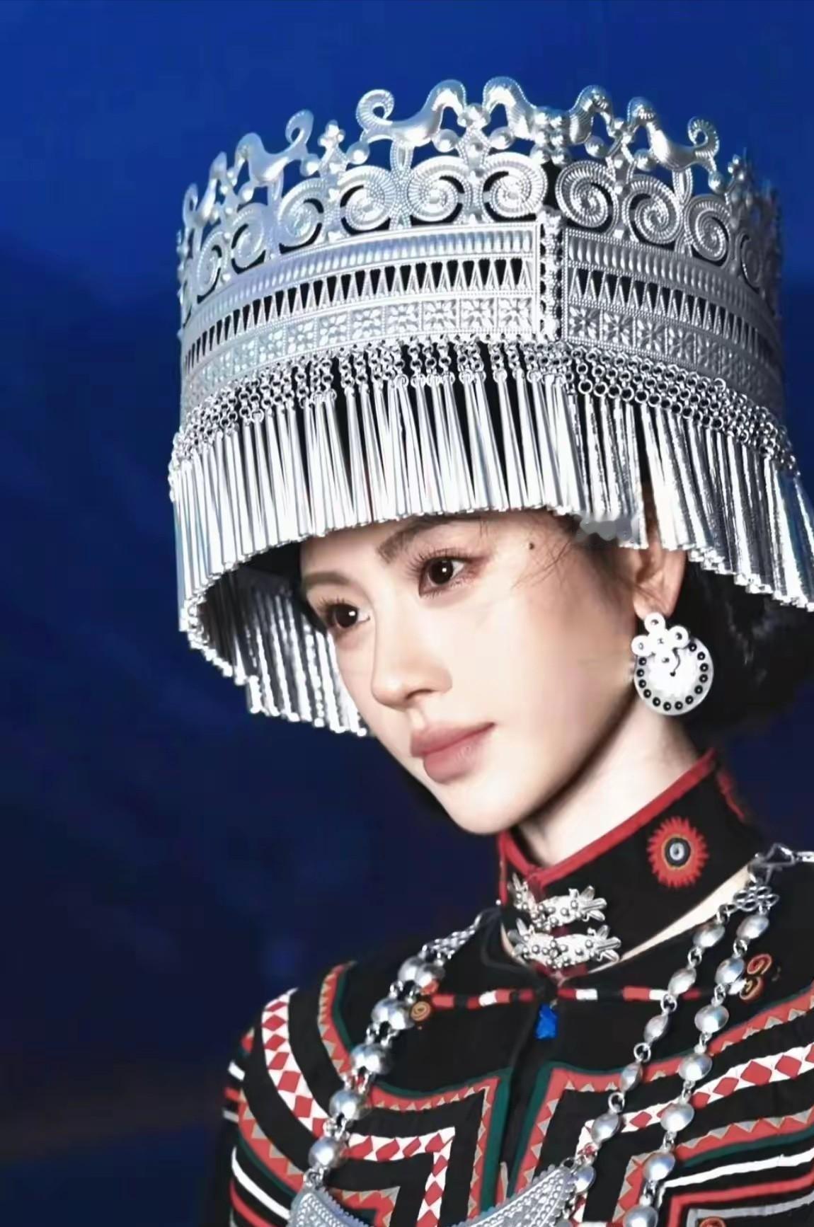 在大凉山的彝族聚居区，有一个令人揪心的社会现实：不少彝族女孩刚满成年，甚至未到法