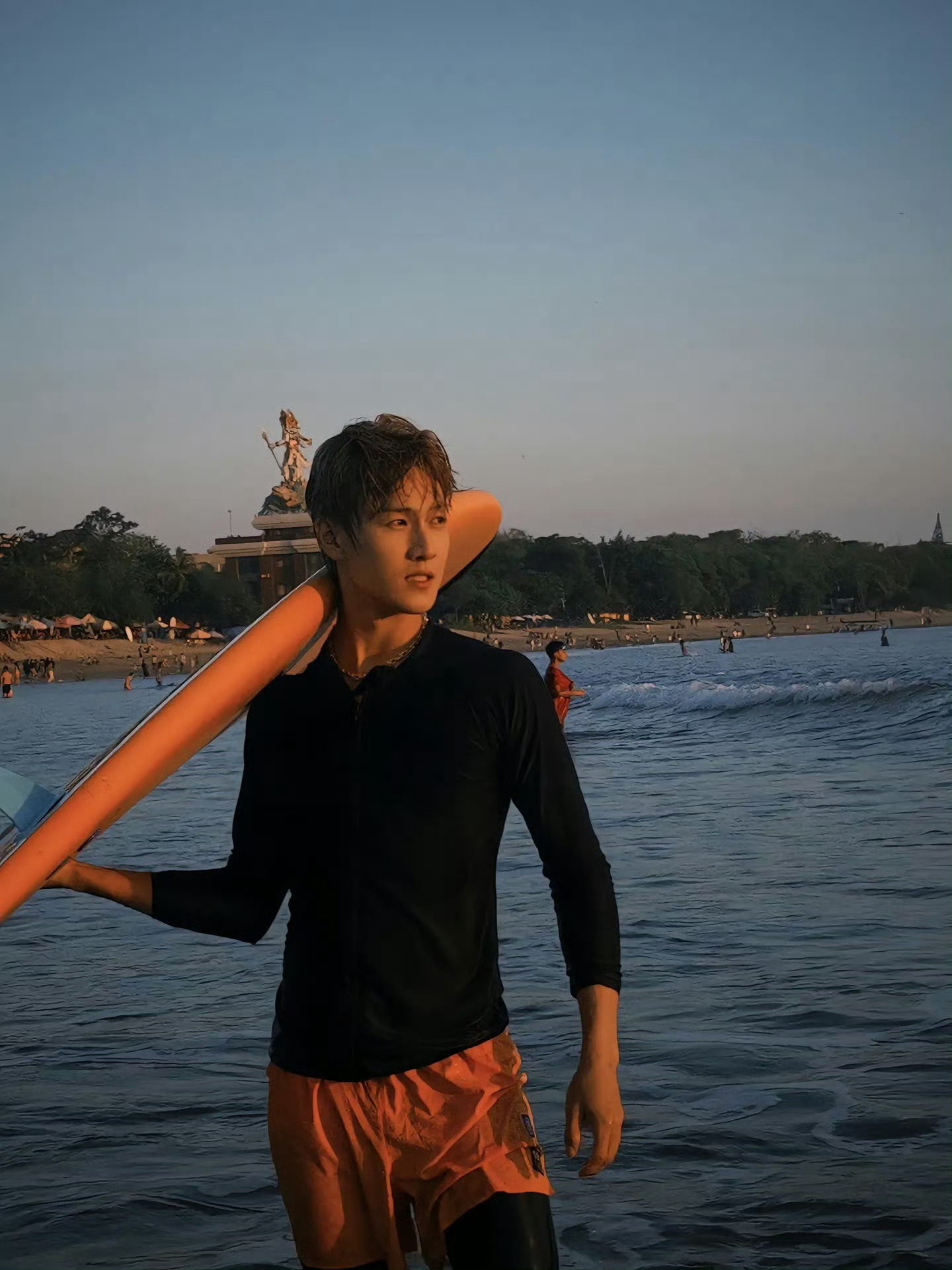 李昀锐冲浪照 🏄 📸 
