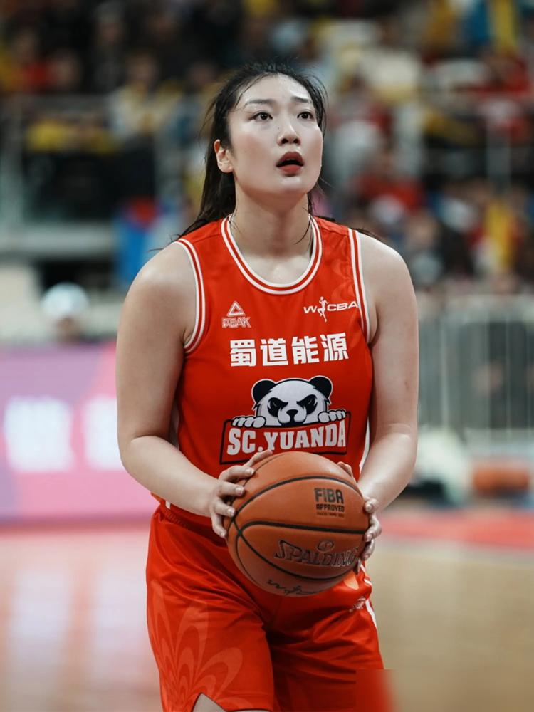 李梦被国家队“放弃”，转身却狂卷1400万！
 
这边WCBA搞限薪，顶级国手年