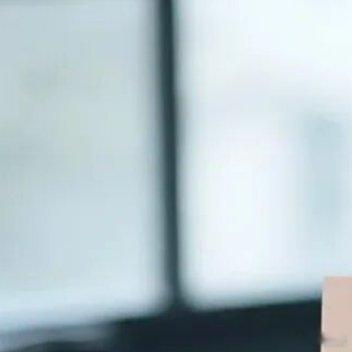 手机里的消息回复完，暂时告别社交。躺在柔软的床上，享受独处，晚安，愿你一夜好眠。