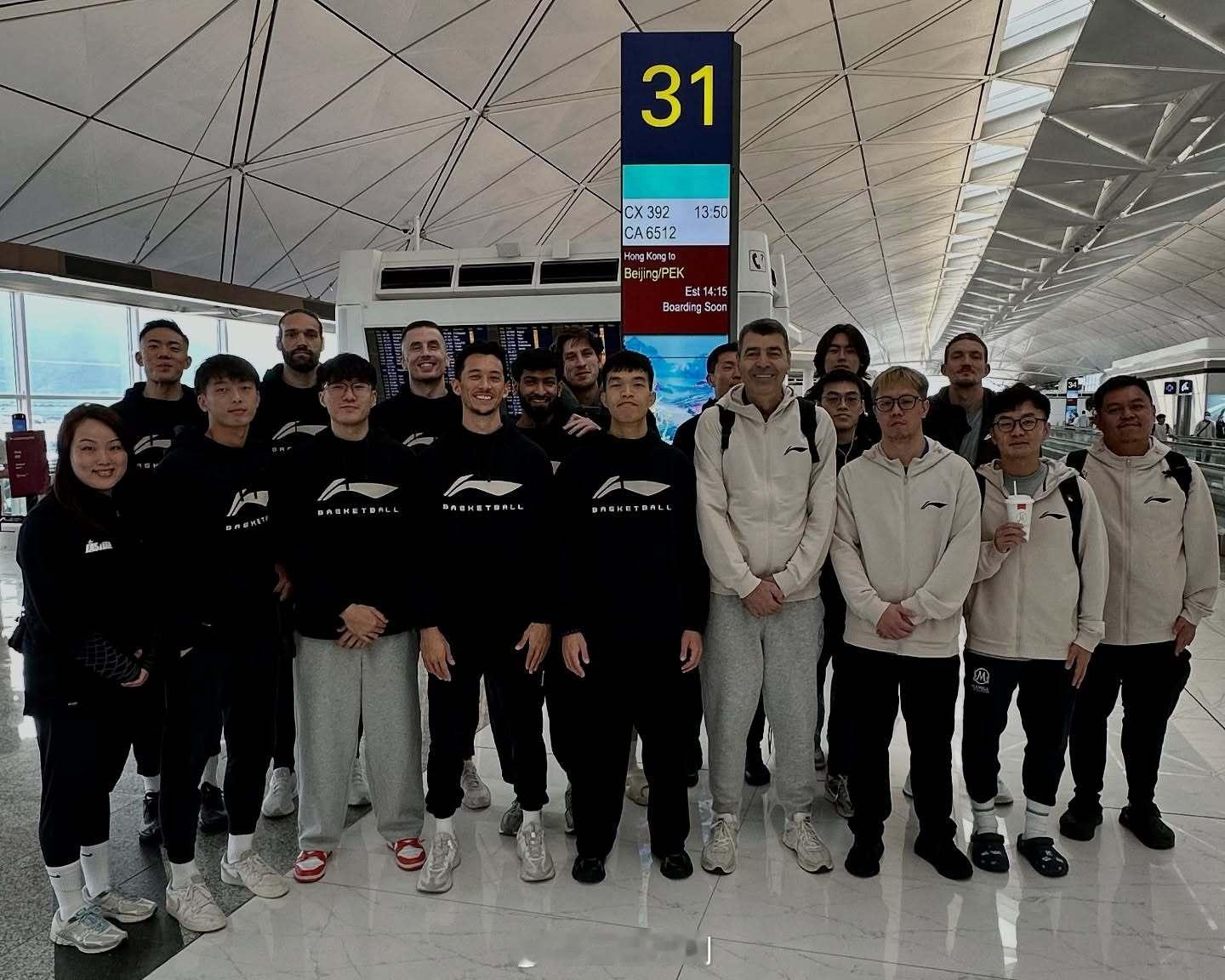 cba 香港东方队来北京进行五天四晚的拉练，备战东超。期间，他们会同首钢、北控进