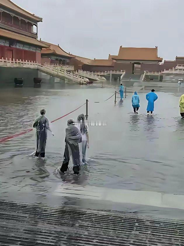 故宫:横店你模仿了我的外观和规模却模仿不了我的内在