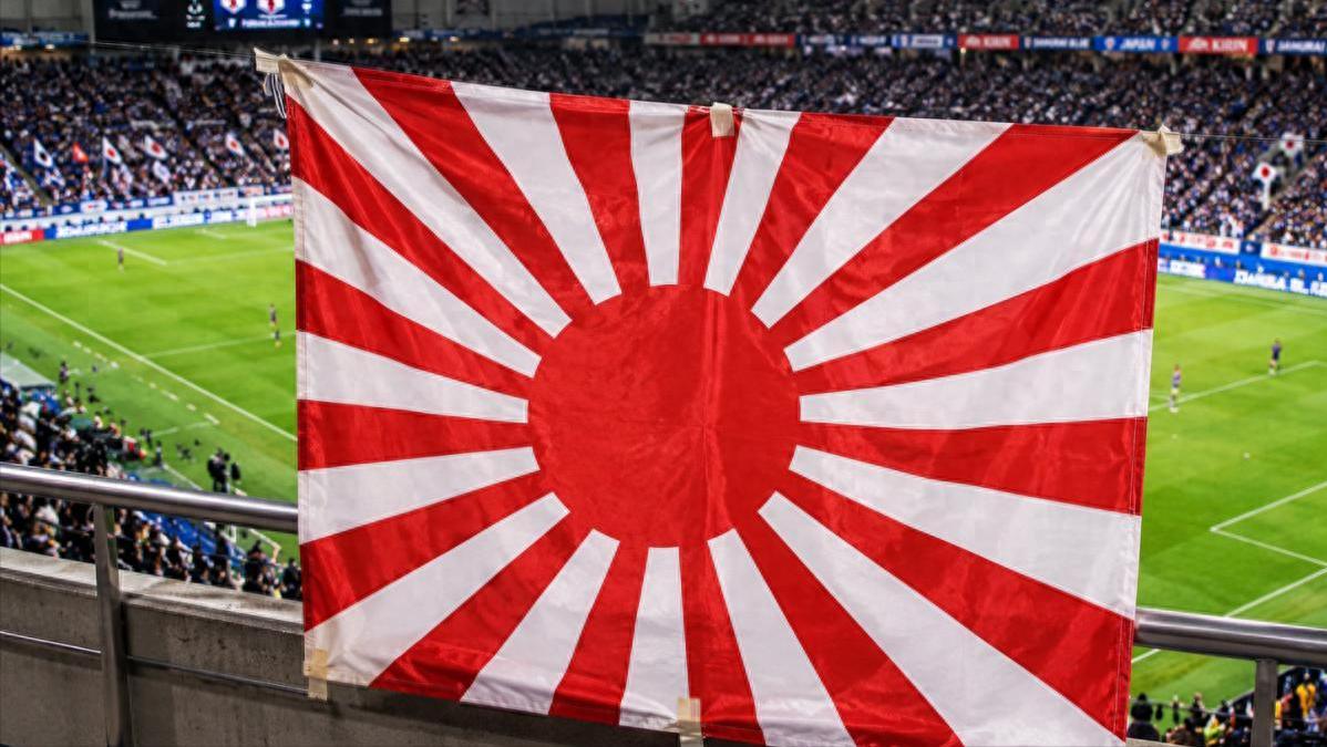 世界杯赛场出大事！日本球迷高举旭日旗，韩国教授怒告国际足联？

6月21日，这一