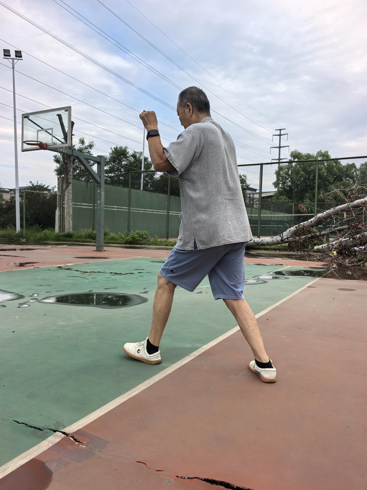 王芗斋晚年一句话，道破内家拳核心秘密

崩拳打了几年，一直有个坎儿过不去——
