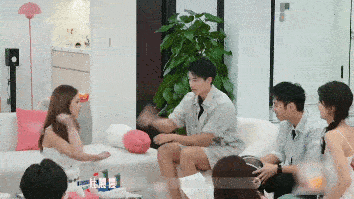 恋综女嘉宾一招把情敌都踢出局了喜欢你我也是 看杜晨晨操作的时候我全程这个表情😮