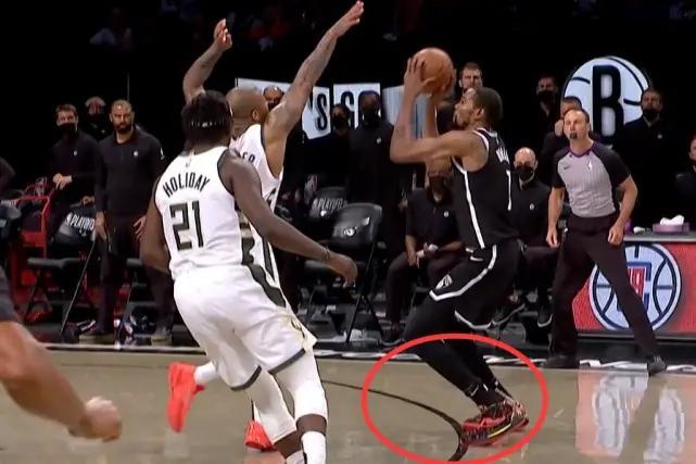 意难平？查尔莫斯：如果杜兰特没有踩线 那一年雄鹿不会夺冠近日，前NBA球员查尔莫