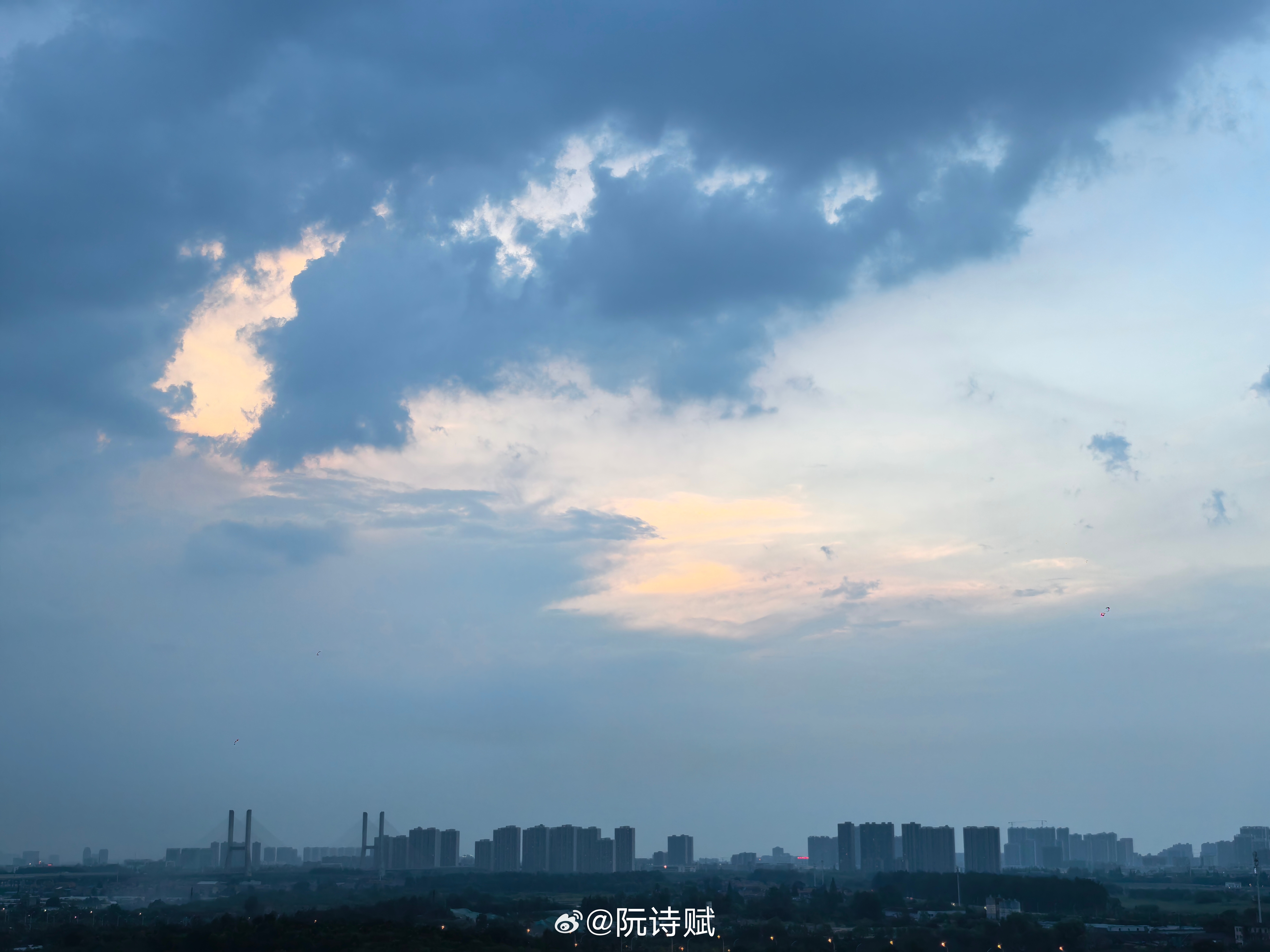 余英时在《士与中国文化》里分析过，战国末期这批"游士"，从李斯到商鞅到张仪，他们
