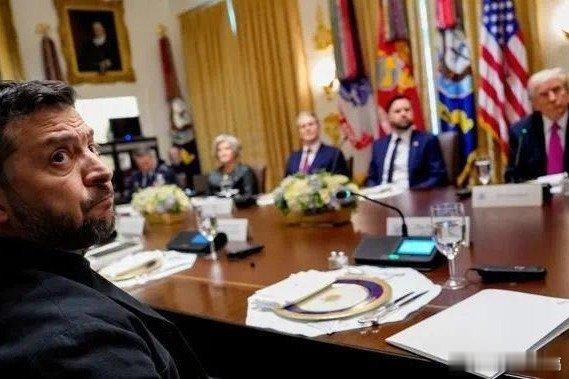 凤凰新闻【一夜攻克4座重镇，俄取得25年最大战果，库皮扬斯克局势再反转】泽连斯基