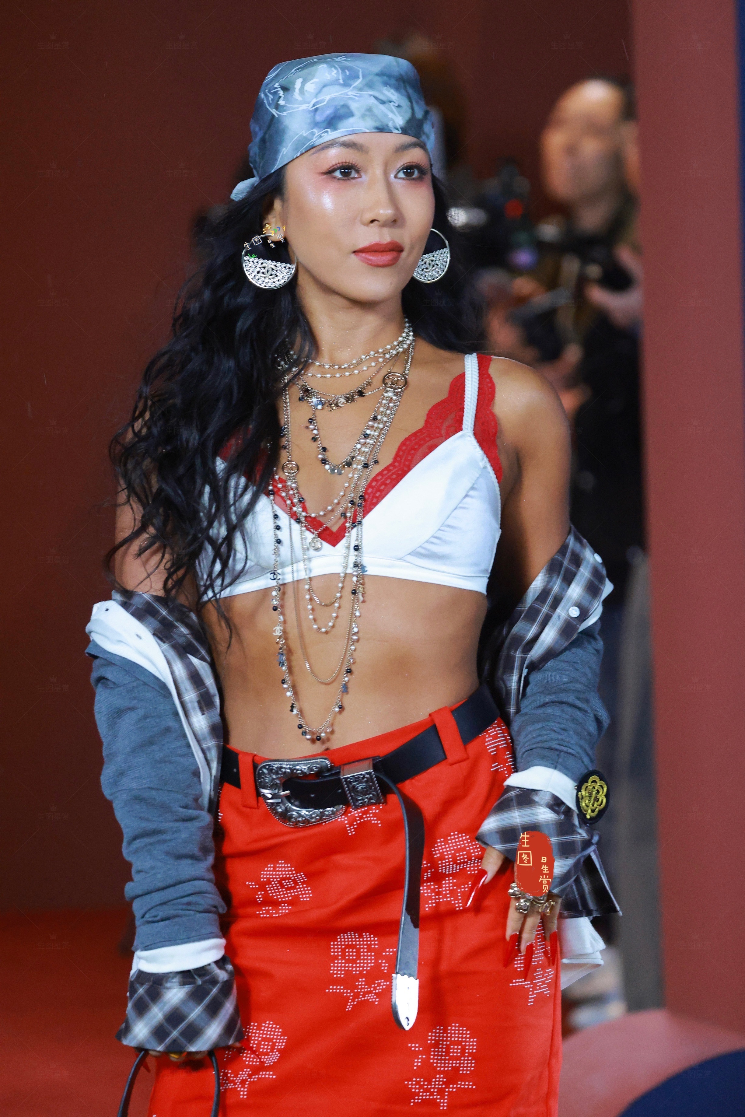 吉克隽逸上城士活动生图美式辣妹已上线，野性魅惑🖤上城士非遗巡游展