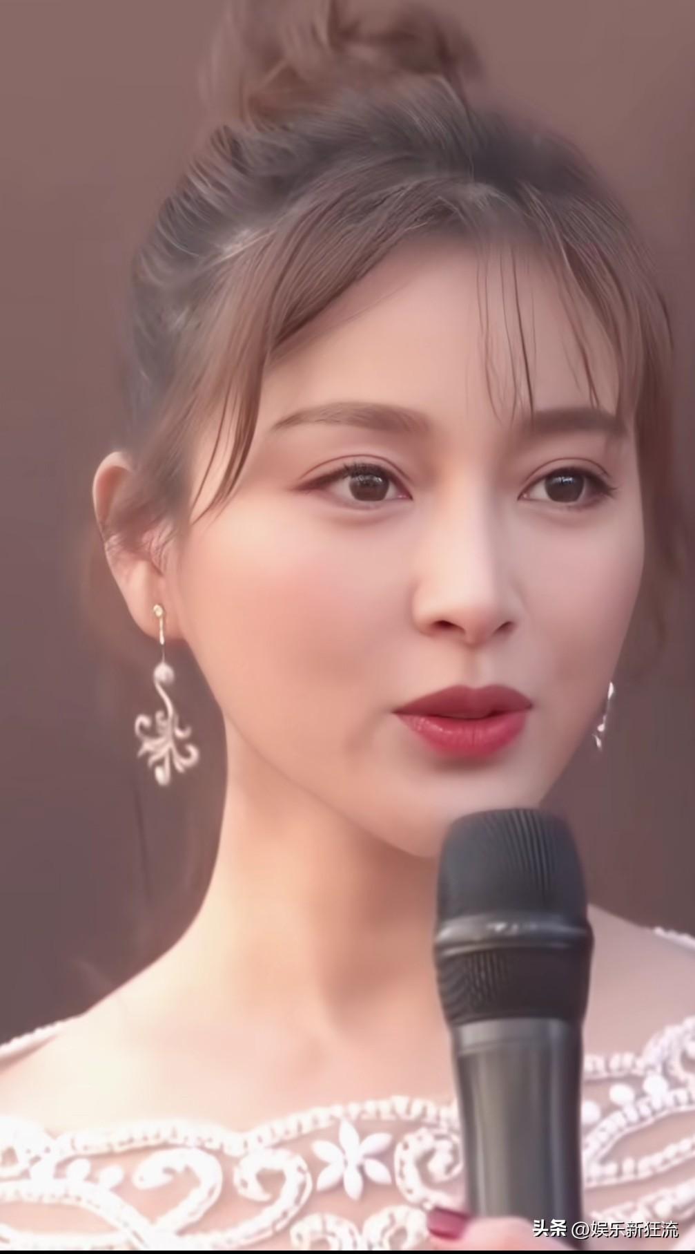 甘婷婷现状还是那么惊艳绝伦，不愧被称为最美版金莲妹妹，来自安徽芜湖的她如今已经年